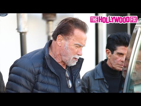 Arnold Schwarzenegger Grabs Lunch With Friends At Mulberry Street Pizzeria In Beverly Hills, CA