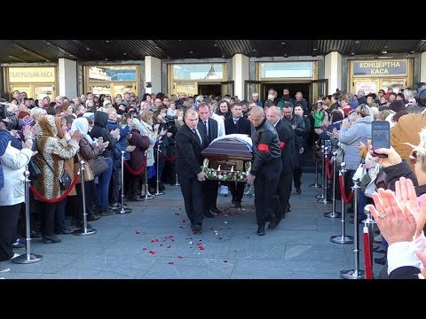 Residents of Zhytomyr with applause and cries "Bravo" bid farewell to the actress Marina Poplavskaya