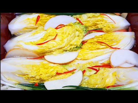 I made it by putting "this" in the white kimchi of Daebakjip, which is eaten in line.