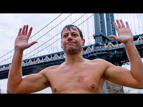 Ему 200 лет и каждый раз когда он умирает, он ПРОСЫПАЕТСЯ ГОЛЫМ в реке