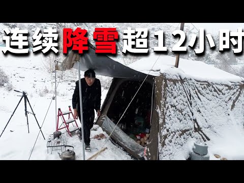 新疆阿泰勒连续降雪超过12小时,厚度超过12公分,真害怕把帐篷压垮【邵哈哈环国旅行】