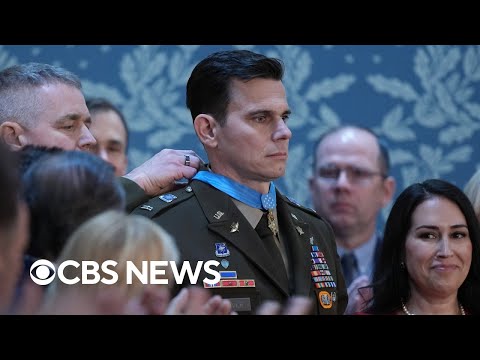 Trump presents pilot in Venezuela operation with Medal of Honor