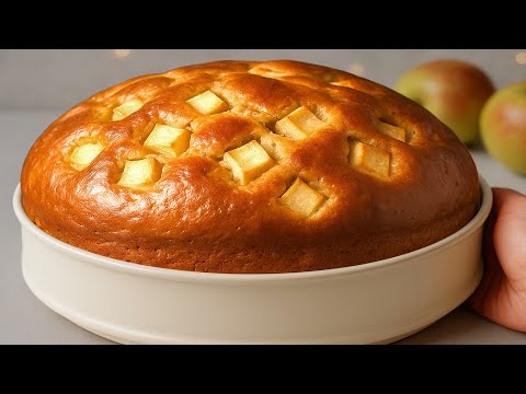 The famous winter cake that drives everyone crazy!  Christmas apple pie!