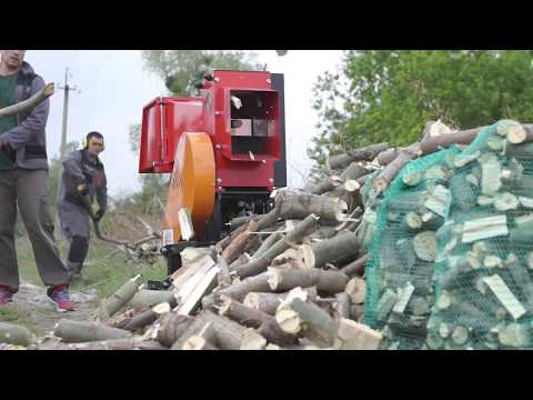 Review of a diesel wood chipper from the manufacturer. Wood shredder branch crusher. Wood chip cu...