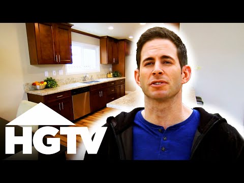 Piping ALMOST Ruins Tarek & Christina's $85,000 Flip! | Flip or Flop