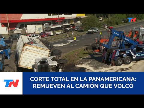 CORTE EN LA PANAMERICANA I Cómo sacaron el camión que volcó y perdió combustible: hay un herido
