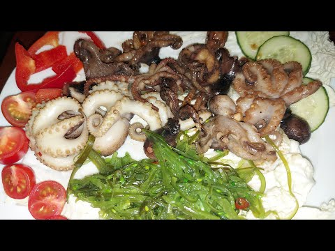 Осьминоги жареные на сковороде