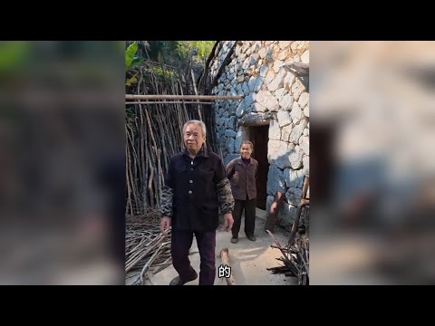 连外星人都想不到！鸟飞上去都费劲的山顶凹槽里，竟然藏着一个古老的村子——他们的先祖世世代代在此繁衍生息，以农耕为生，过着与世隔绝的逍遥生活。