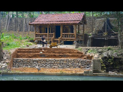 Digging the ground, build foundation for the primitive rice pounding mortar | Grow corn to feed fish