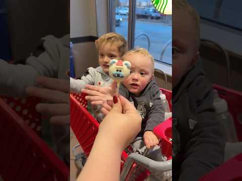 trying the @starbucks holiday 💖 #cakepops #firstimpressions  #sweettreat #toddlerapproved #fyp