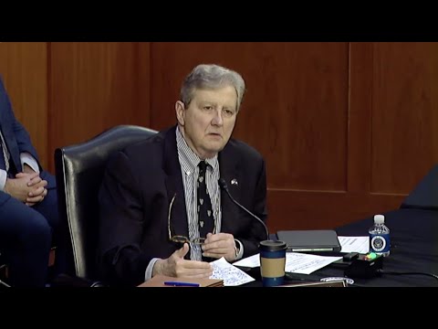 Kennedy questions FBI Dir. Wray in Judiciary