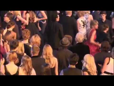 Taylor Swift dancing to Wagon Wheel