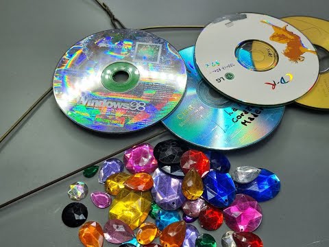 ONLY with a few CDs and a HANGER, give COLOR to your life #diy #recycling #art #handmade #garden