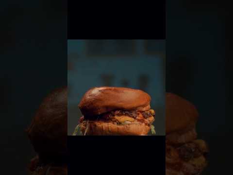 Want some? 😏😏😏 #foodshorts #cinematic #burger #pizza #baking #cinematography #hungry #satisfying