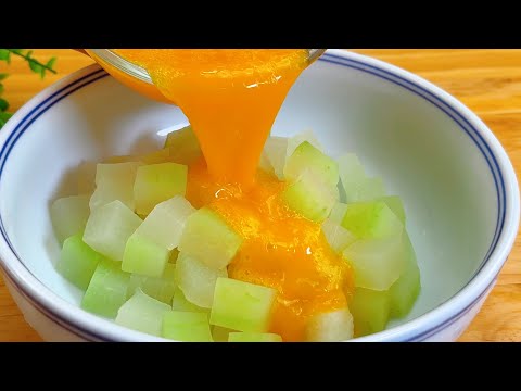 Cut the winter melon into cubes and pour in the egg liquid. It is so delicious. My family eats it 6