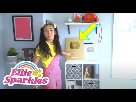 Getting our Scout Badges | Ellie Sparkles Show