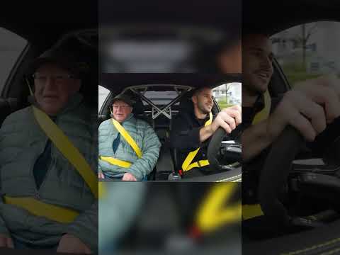 90 Jähriger macht Donuts im Porsche GT2 RS 😱