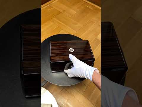 The Patek Philippe Aquanaut Travel Time 5164R ✨ #chrono24 #patekphilippe #watches #aquanaut