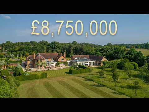 Inside this beautifully built country home in Henley-on-Thames with superb gardens and views!