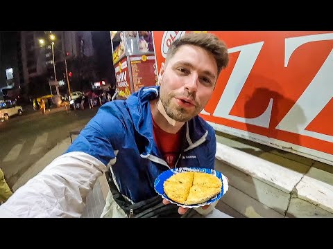 They said this $2 India street pizza was better than Domino's in America 🇮🇳