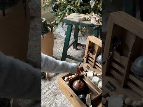 Tis the season for holiday decor 🎄❄️ #interiordesignideas #holidaydecor #homedecor