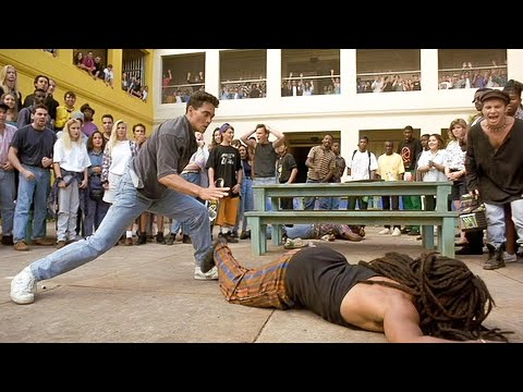 ظابط قوي درب مجموعة شباب فاشلين وخلاهم أقوياء عشان يدافعوا عن نفسهم ضد المتنمرين Only The Strong