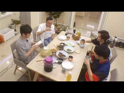 天天兄弟十周年上演别开生面“团综”，涵哥温情做饭，王一博大张伟几人吃嗨啦！