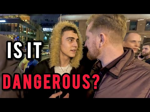 SCOTTISH GUY Walks Through Moscow ALONE At Night! 😳🇷🇺