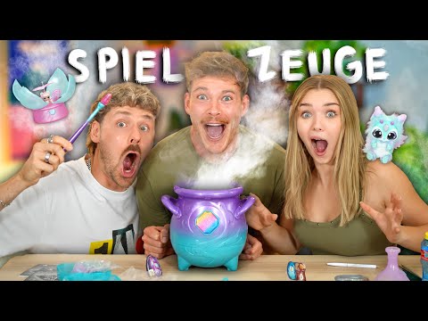 Dumme Spielzeuge aus unserer Kindheit im Test - mit @rewinside & @JuliaBeautx