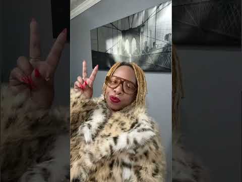 💋😎 #attheendoftheday #ootd #fauxfurcoat #fashionover40