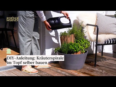 DIY: Kräuterspirale im Topf selber bauen | Perfekt für Balkon & Terrasse | SCHÖNER WOHNEN