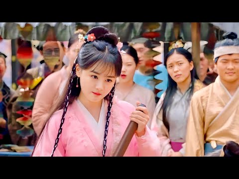 بنت كيوته بيتنمرو عليها وبيفكروها ضعيفه لكنها بتطلع محترفه فنون قتاليه وبتقدر تهزمهم بمنتهي السهوله