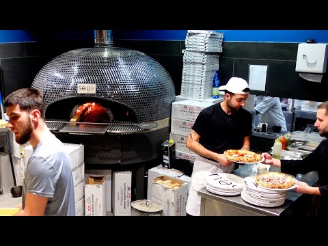 The amazing pizzas of this pizzeria in Rome, one of the best in Italy - SUBTITLES
