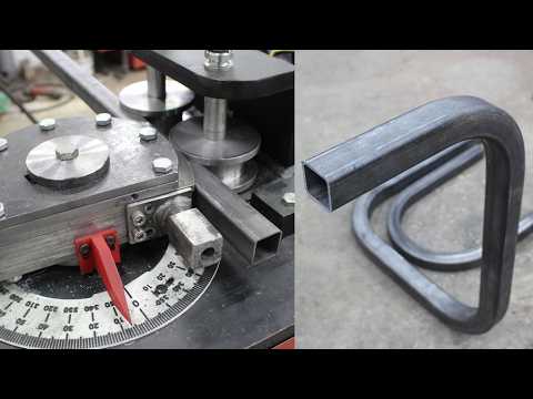 Section bending die for a mandrel-free bending machine