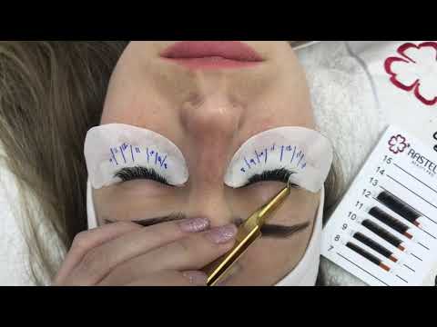 Molhando a extensão de cílios após o procedimento