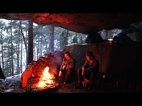 We Decided to Camp in a Cave - Ice bath in morning - Bushcraft