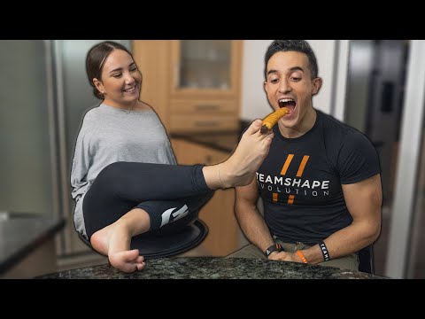 ELLE EST NÉE SANS BRAS !