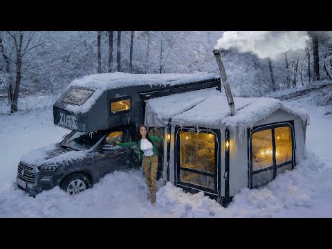 CAMPING IN THE HEAVY SNOW IN A LUXURY CAMPER VAN WITH AN INFLATABLE HOT TENT 🚗