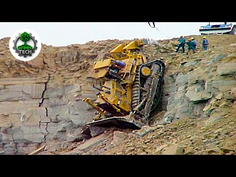 Jaw-Dropping Bulldozer Operator Skills So Crazy You’d Think They’re Fake! #7