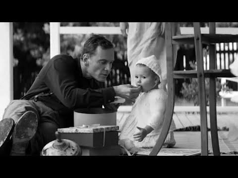 夫妻倆收養一個從大海上飄來的女嬰，多年後隨著女嬰身世的揭開，夫妻倆生活再無安寧！