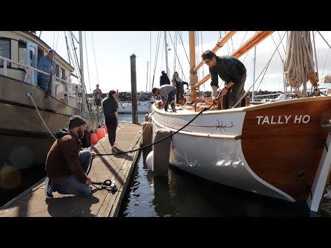Starting the engine &amp; hoisting SAIL - Tally Ho moves!