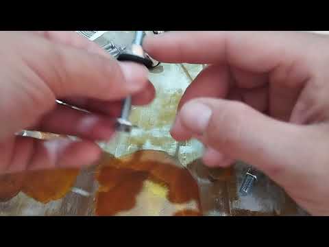 Крепление бачка к унитазу.