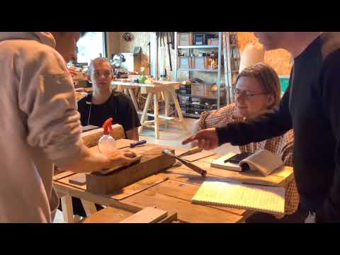 Video for beginners taught by Japanese carpenter. How to sharpen the blade of a chisel Part1