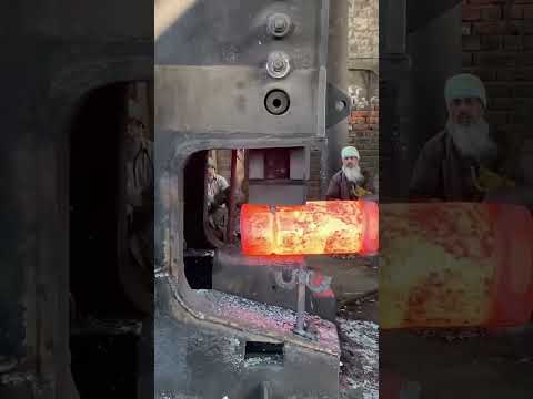 Forging large crankshafts for marine engines #shorts