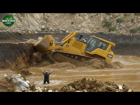 Jaw-Dropping Bulldozer Operator Skills Caught on Camera So Crazy You’d Think They’re Fake! #26