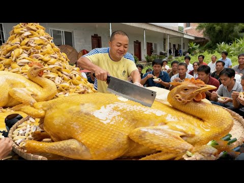 广西南宁路边摊最便宜盐焗鸡，一碗粉半只盐焗鸡只要15元，日销千碗全靠食客疯抢！#麦总去哪吃