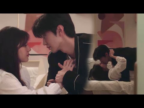 赵露思深夜和段嘉许在沙发上亲热，段嘉许深情地看着赵露思忍不住将她扑倒！#偷偷藏不住#许我耀眼