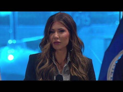 Noem delivers bonus checks to some TSA workers at MSP Airport