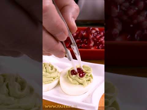 A basket, tomato and salmon - Stuffed eggs, delicious, fast and tasty. Try it yourself!