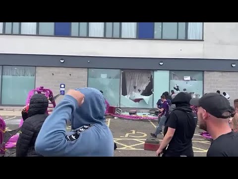 What's causing the anti-immigration riots in the UK? | REUTERS